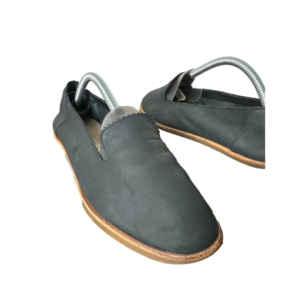 UGG Vista Womens 9.5 Black Leather Loafers Slip On Flats Scalloped Minimalist
